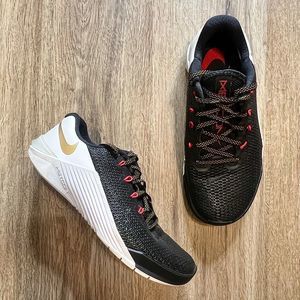 Nike Metcon 5 Womens Size 6.5 AO2982 076 Black / Metallic Gold Training Shoes